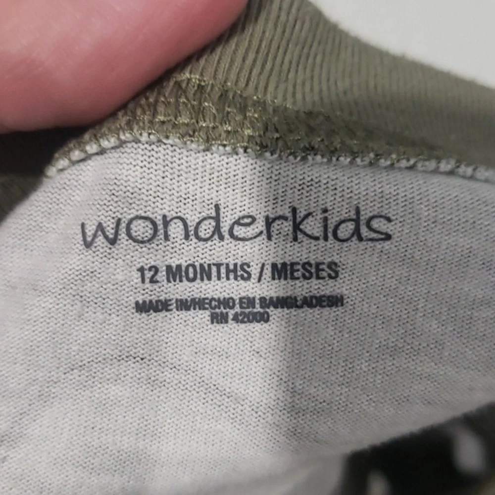 Wonder kids camo shirt size 12‎ months